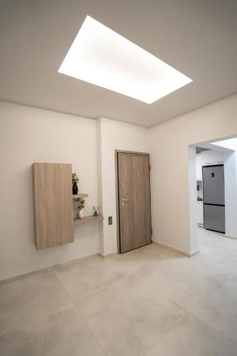 an empty room with a door and a skylight at Luxury Apartment in Lamia in Lamía
