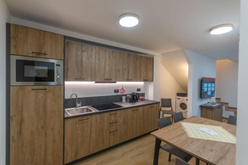 Una cocina o cocineta en Alpinia