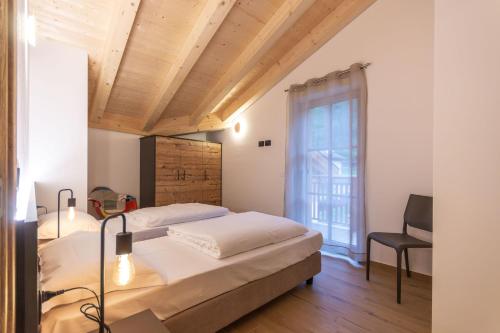 Una cama o camas en una habitación de Alpinia