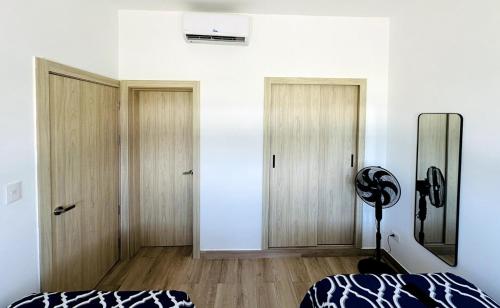 Katil atau katil-katil dalam bilik di Modern 2Bdrm Apt Lagoon Style Beach in Downtown