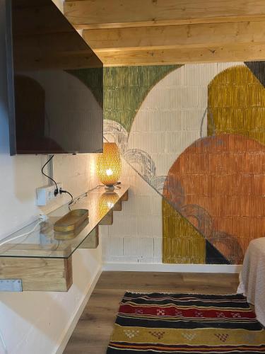 a room with a wall with a painting on the wall at Mirada Do Roxo in Oia