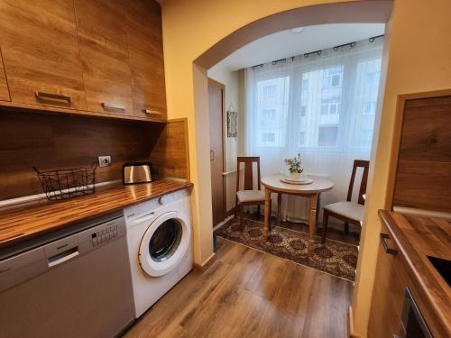 Dapur atau dapur kecil di Apartament Valeni