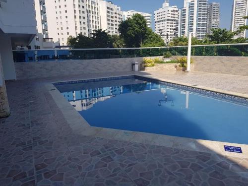 Het zwembad bij of vlak bij estudio de lujo 1709