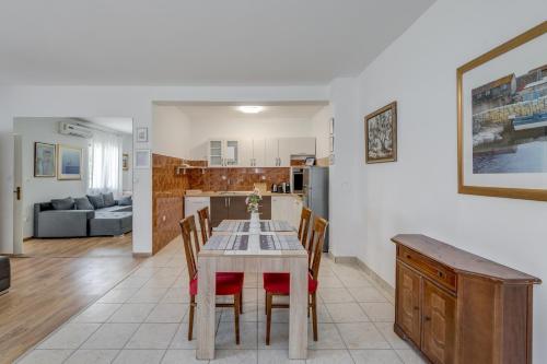 Beachfront apartment Drazen with patio & parking