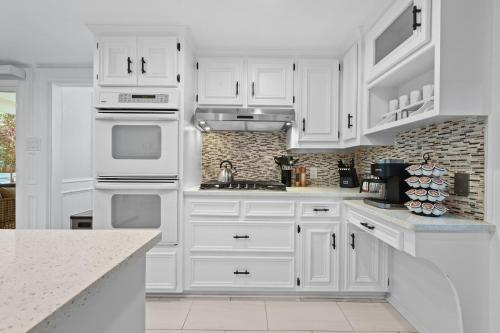 Η κουζίνα ή μικρή κουζίνα στο Austin Music Retreat - 5-Bedroom home with Pool and Game Room