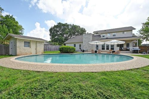 Πισίνα στο ή κοντά στο Austin Music Retreat - 5-Bedroom home with Pool and Game Room