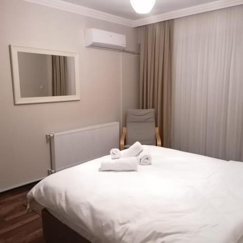 a hotel room with a bed with two towels on it at Sultan villaları in Yalova