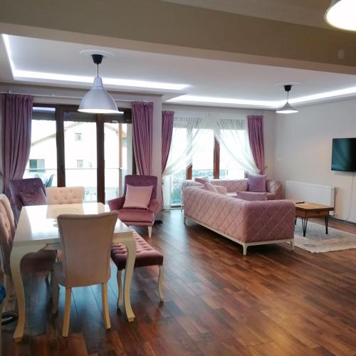 a living room with a couch and a table at Sultan villaları in Yalova