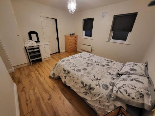 Ένα ή περισσότερα κρεβάτια σε δωμάτιο στο Holiday cottage Wexford, Riverchapel Gorey