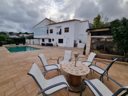 Piscina en o cerca de Calpe chalet privado 7 min de la playa piscina wifi parking aire barbacoa grupos