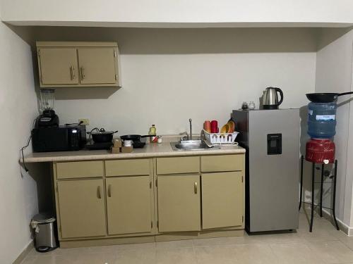 a kitchen with a sink and a refrigerator at Departamento en Hermosillo in Hermosillo