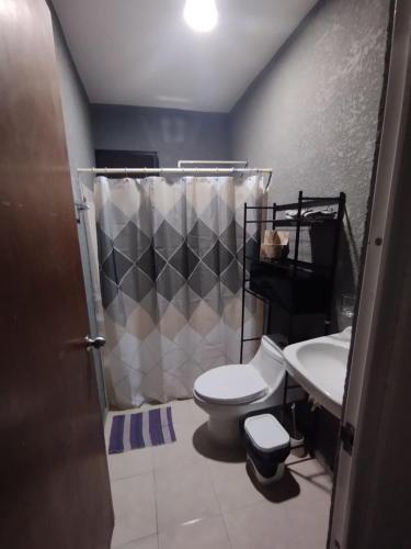 a bathroom with a toilet and a sink at Casa Amelia Victoria in Mérida