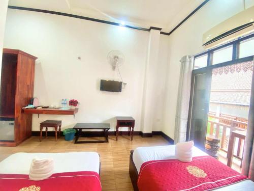 Ένα ή περισσότερα κρεβάτια σε δωμάτιο στο Luang Prabang Pavilion Hotel & Travel