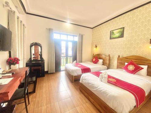 Ένα ή περισσότερα κρεβάτια σε δωμάτιο στο Luang Prabang Pavilion Hotel & Travel