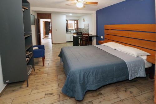 a bedroom with a bed and a blue wall at Casa Dos Fridas - Centro Guanajuato in Guanajuato