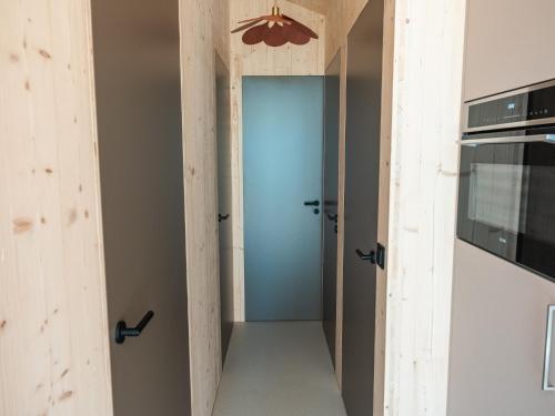 Holiday home in Scherpenzeelにあるキッチンまたは簡易キッチン