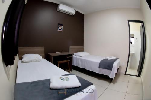 Katil atau katil-katil dalam bilik di Carrijo Hotel