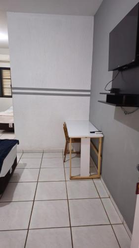 Televisyen dan/atau pusat hiburan di Nômade Hotel