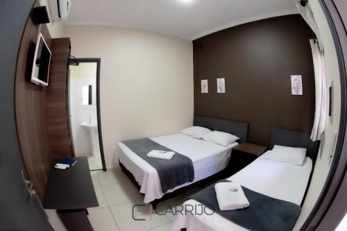 Katil atau katil-katil dalam bilik di Carrijo Hotel