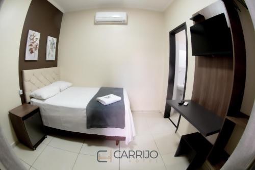 Katil atau katil-katil dalam bilik di Carrijo Hotel