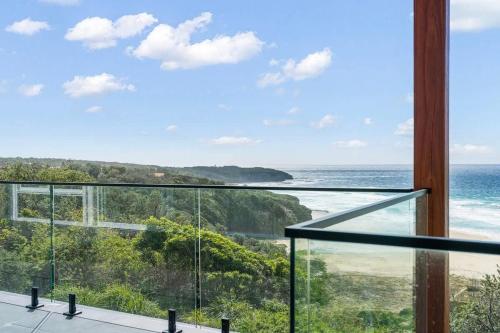 a room with a view of the ocean at Ocean Overlook - Rennies Beach holiday haven in Ulladulla