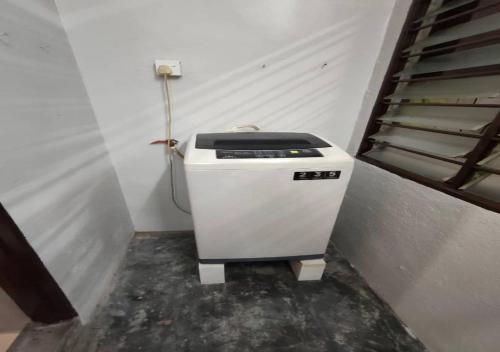 a machine in a room next to a staircase at Harmony Homestay Kapar in Kapar
