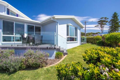 Κήπος έξω από το Mariners Mollymook Beach - beachside apartment