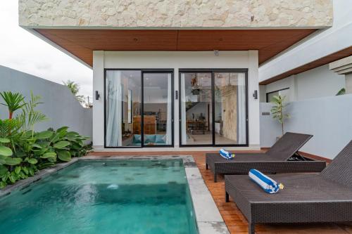 a swimming pool in the backyard of a house at Greha Natha Villa Ubud in Ubud