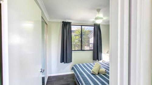 Ένα ή περισσότερα κρεβάτια σε δωμάτιο στο BIG4 Bunbury Riverside Holiday Park
