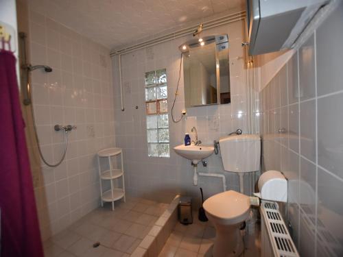 Bilik mandi di Bungalow in Wiek