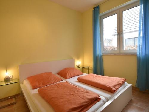 Postel nebo postele na pokoji v ubytování 5-Zimmer-Ferienhaus in Zierow mit Garten