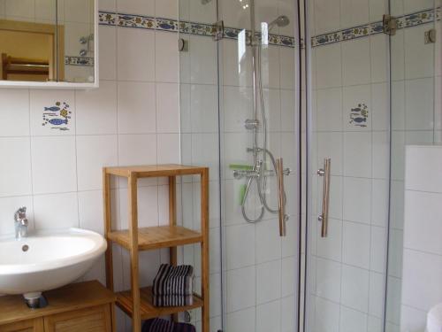 Koupelna v ubytování Bungalow Börgerende nahe Strand & Reiten