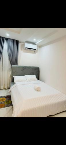A bed or beds in a room at NgoZiLiving