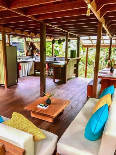 a living room with a couch and a table at Casa Prana, Termales, Nuqui in Nuquí