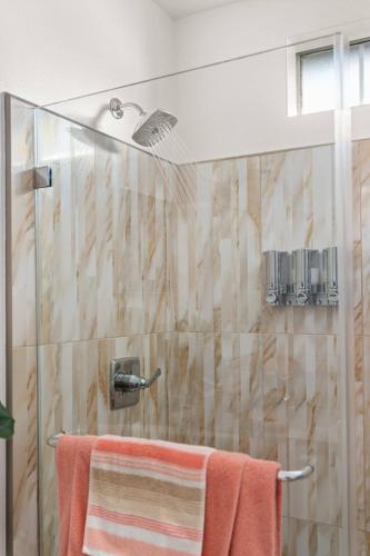 a bathroom with a shower with orange towels at LA Group Stay Sleeps 10 ParkingNear SoFiLAX in Los Angeles