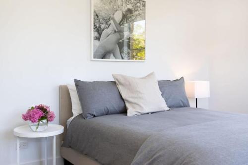a bedroom with a bed and a picture on the wall at Mollymook Delight - with easy ocean & golf access in Mollymook