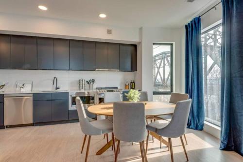 Nhà bếp/bếp nhỏ tại Boutique Condo on Nashville's Riverfront- EVE #201