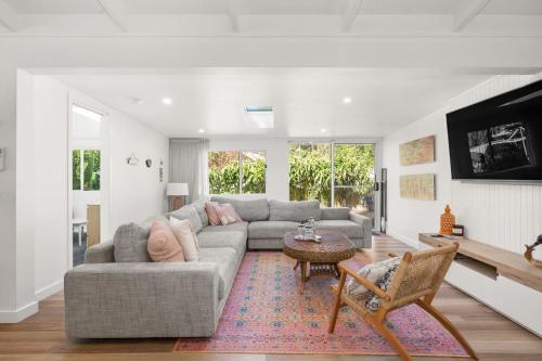 Χώρος καθιστικού στο Bawley Point Beach House - renovated beach escape