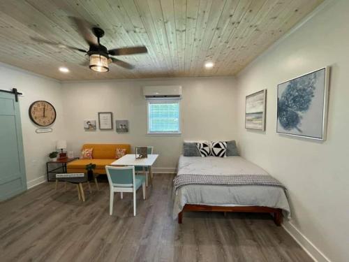 a bedroom with a bed and a table and a couch at Beautifully Renovated Studio 2 Miles From Marina! in Winchester