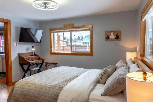 Ένα ή περισσότερα κρεβάτια σε δωμάτιο στο Lodge On Leiter With Hot Tub!