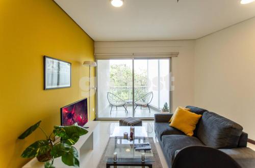 a living room with a couch and a table at Comfy Villa Morra Apt in Asuncion