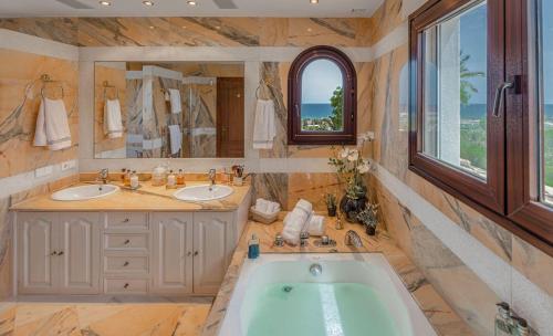 Villa Lola