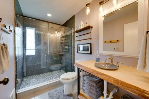 a bathroom with a shower and a toilet and a sink at The Textile House 5 Miles To Umich! in Ypsilanti