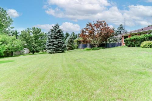 a large yard with trees and a house at The Textile House 5 Miles To Umich! in Ypsilanti