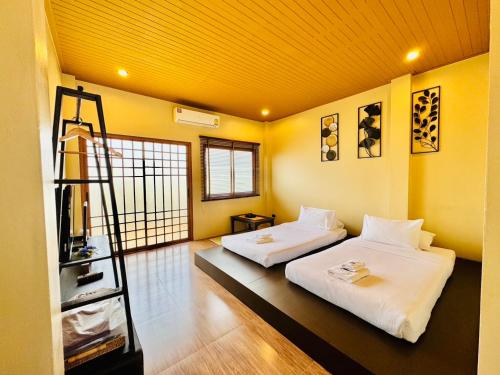 Postel nebo postele na pokoji v ubytování COZY SHIROI RESORT