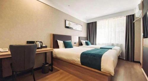 Ένα ή περισσότερα κρεβάτια σε δωμάτιο στο Shell Hotel Shandong Jinan Daming Lake