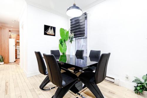 Gallery image of Royal Level-5 bedrooms avec 2 places de parking in Montréal