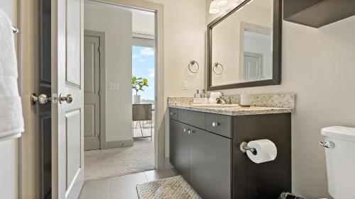 Bilik mandi di Capitol Suites - Tysons Corner