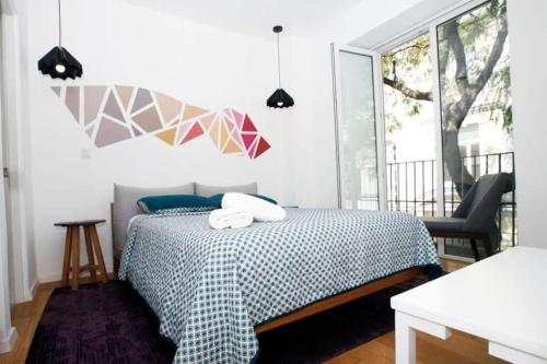 a bedroom with a bed and a window at Near Templo Mayor Smart Tv Rooftop in Mexico City