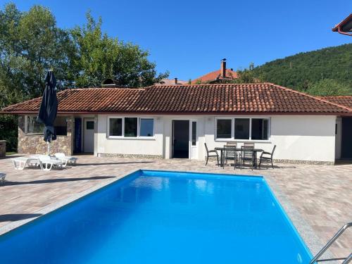 Πισίνα στο ή κοντά στο Althea Home & Wellness